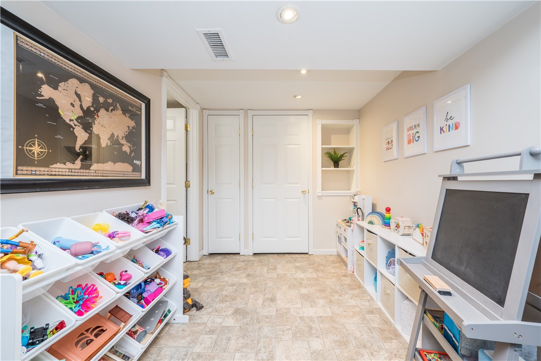 Cecil, Pennsylvania 15317, United States, 3 Bedrooms Bedrooms, ,2 BathroomsBathrooms,Residential,Contingent,186675