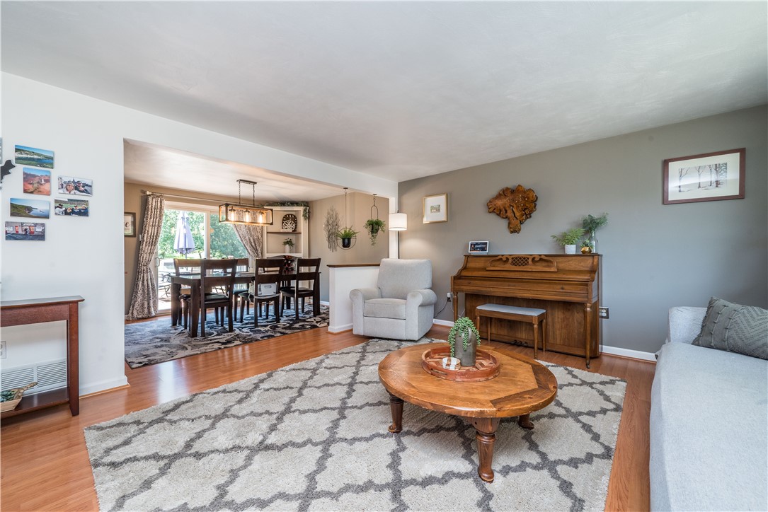 Cecil, Pennsylvania 15317, United States, 3 Bedrooms Bedrooms, ,2 BathroomsBathrooms,Residential,Contingent,186675