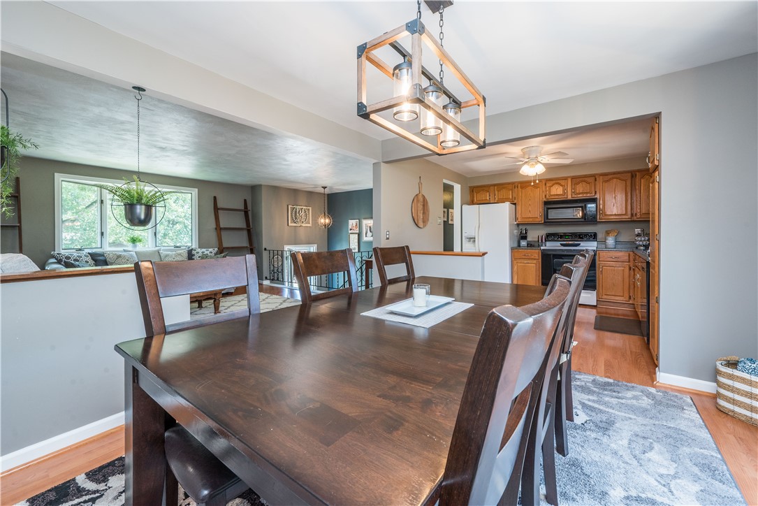 Cecil, Pennsylvania 15317, United States, 3 Bedrooms Bedrooms, ,2 BathroomsBathrooms,Residential,Contingent,186675