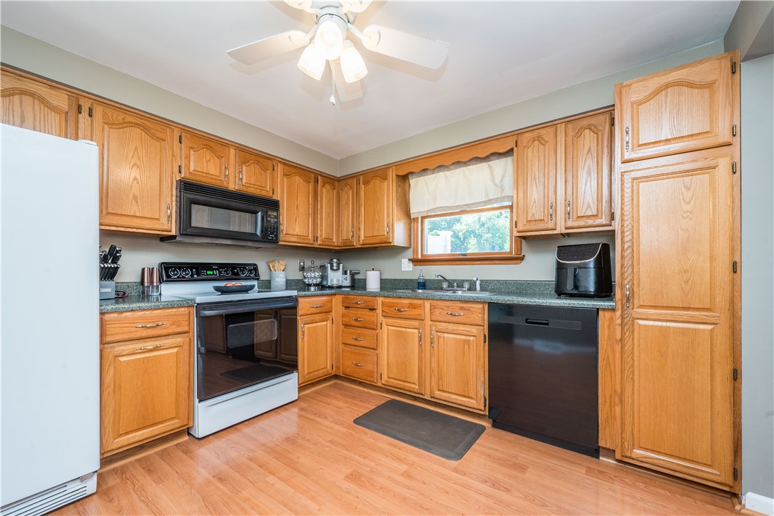 Cecil, Pennsylvania 15317, United States, 3 Bedrooms Bedrooms, ,2 BathroomsBathrooms,Residential,Contingent,186675