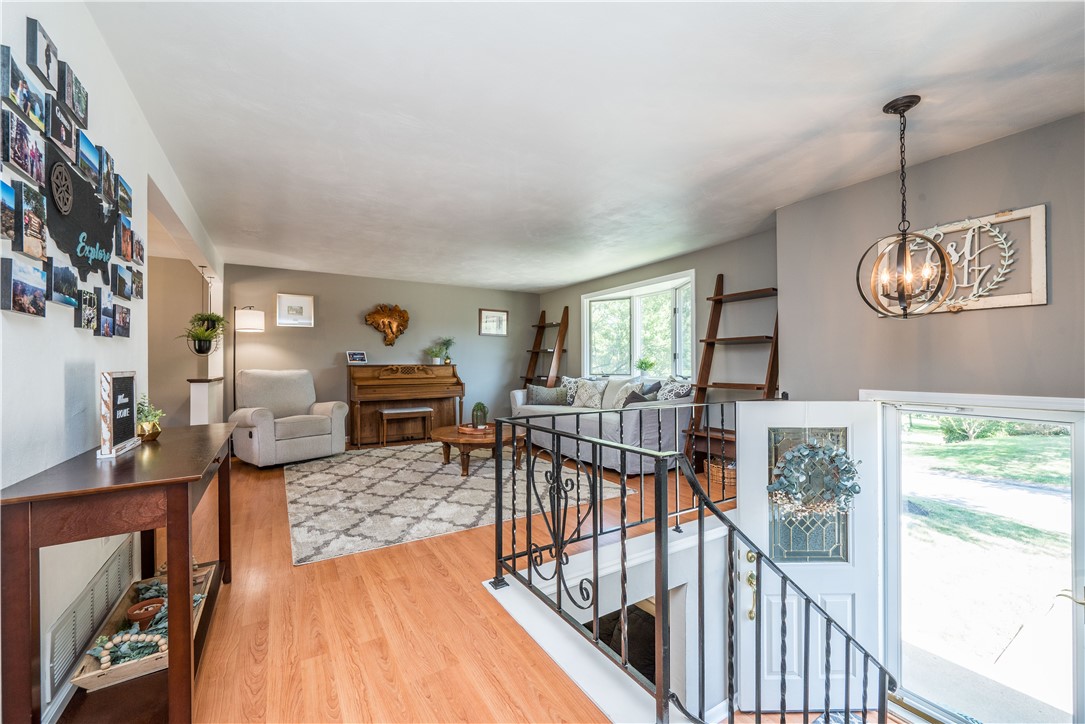 Cecil, Pennsylvania 15317, United States, 3 Bedrooms Bedrooms, ,2 BathroomsBathrooms,Residential,Contingent,186675