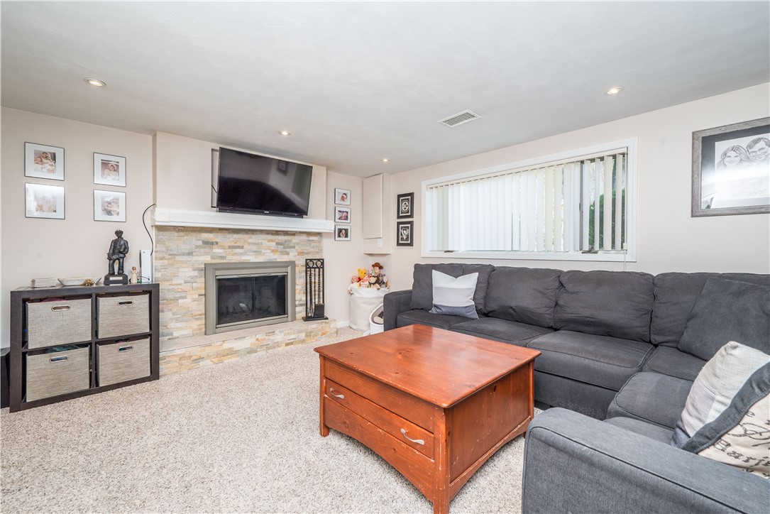 Cecil, Pennsylvania 15317, United States, 3 Bedrooms Bedrooms, ,2 BathroomsBathrooms,Residential,Contingent,186675