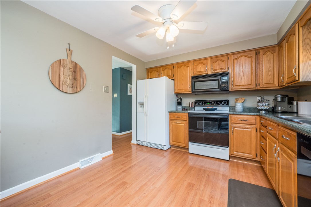 Cecil, Pennsylvania 15317, United States, 3 Bedrooms Bedrooms, ,2 BathroomsBathrooms,Residential,Contingent,186675