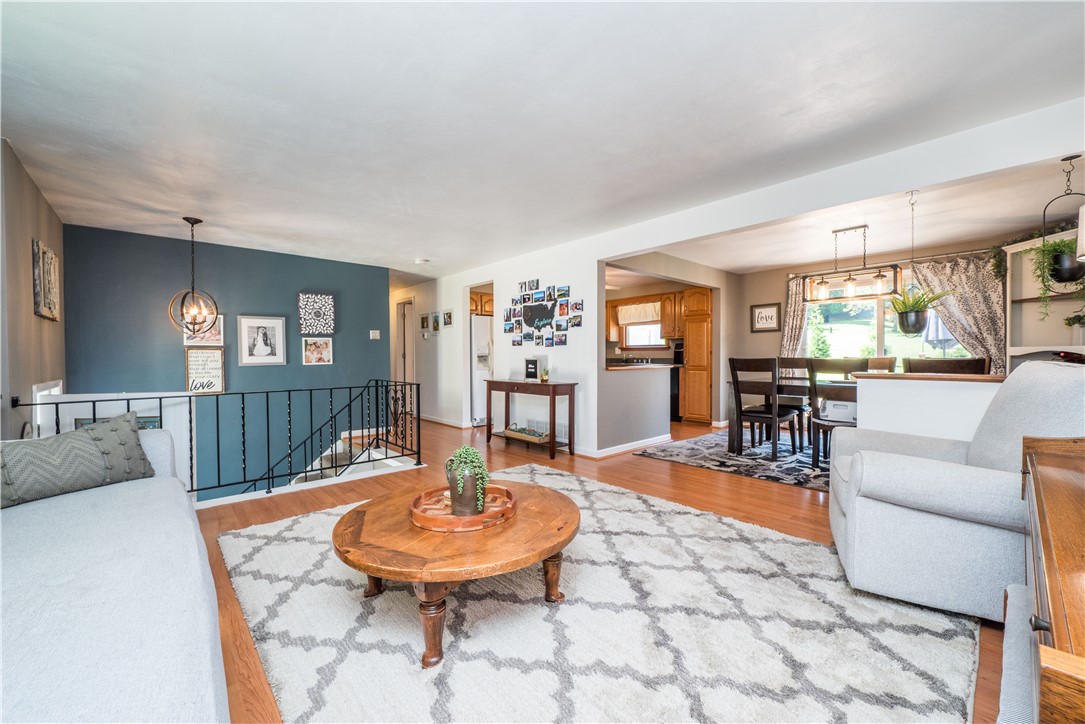 Cecil, Pennsylvania 15317, United States, 3 Bedrooms Bedrooms, ,2 BathroomsBathrooms,Residential,Contingent,186675