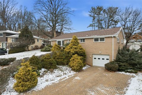 Photo of 218 Longvue Dr, Pittsburgh, PA 15237 (MLS # 1737337)