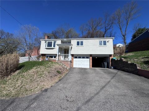 Photo of 1027 Middle Rd, Glenshaw, PA 15116 (MLS # 1747240)