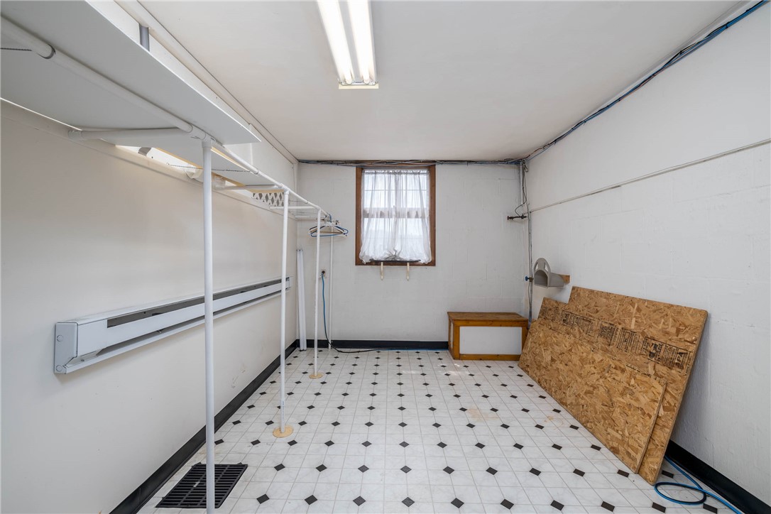 N Franklin Twp, Pennsylvania 15301, United States, 3 Bedrooms Bedrooms, ,3 BathroomsBathrooms,Residential,Pending,122537