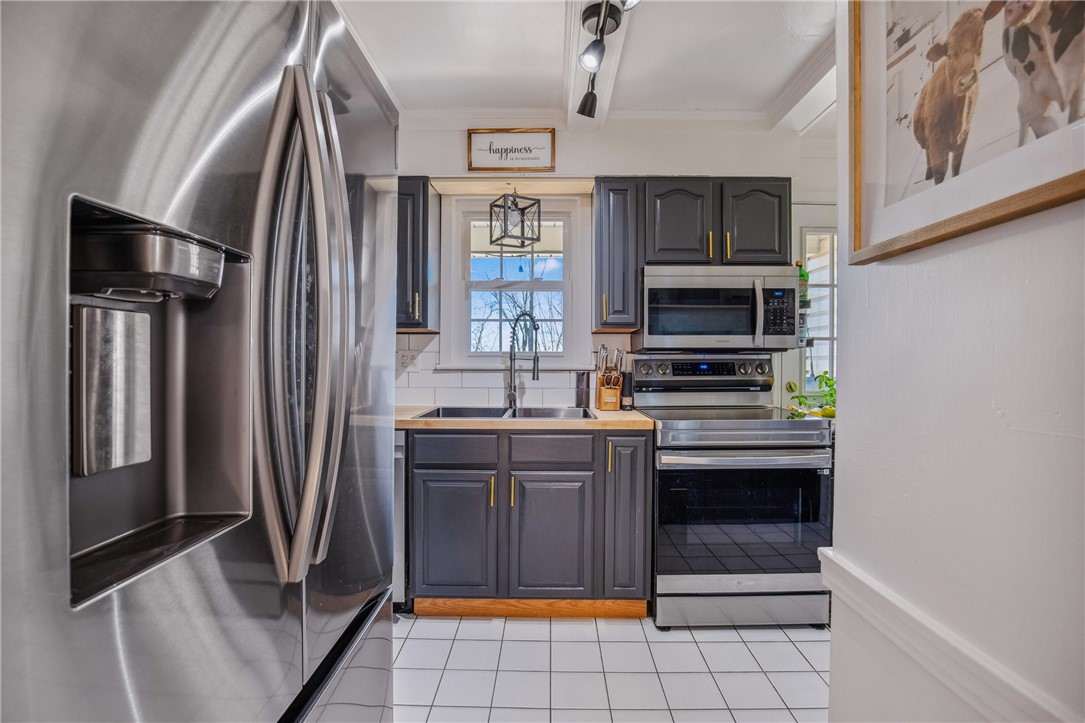 Westmont Hilltop School District, Pennsylvania 15905, United States, 3 Bedrooms Bedrooms, ,2 BathroomsBathrooms,Residential,Active,97382