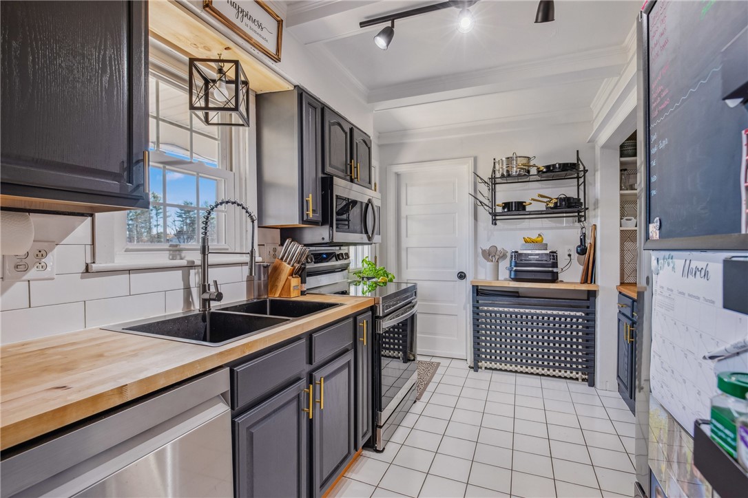 Westmont Hilltop School District, Pennsylvania 15905, United States, 3 Bedrooms Bedrooms, ,2 BathroomsBathrooms,Residential,Active,97382