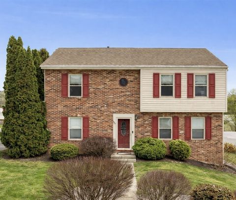 Photo of 440 Shelbourne Dr, Plum Boro, PA 15239 (MLS # 1747729)