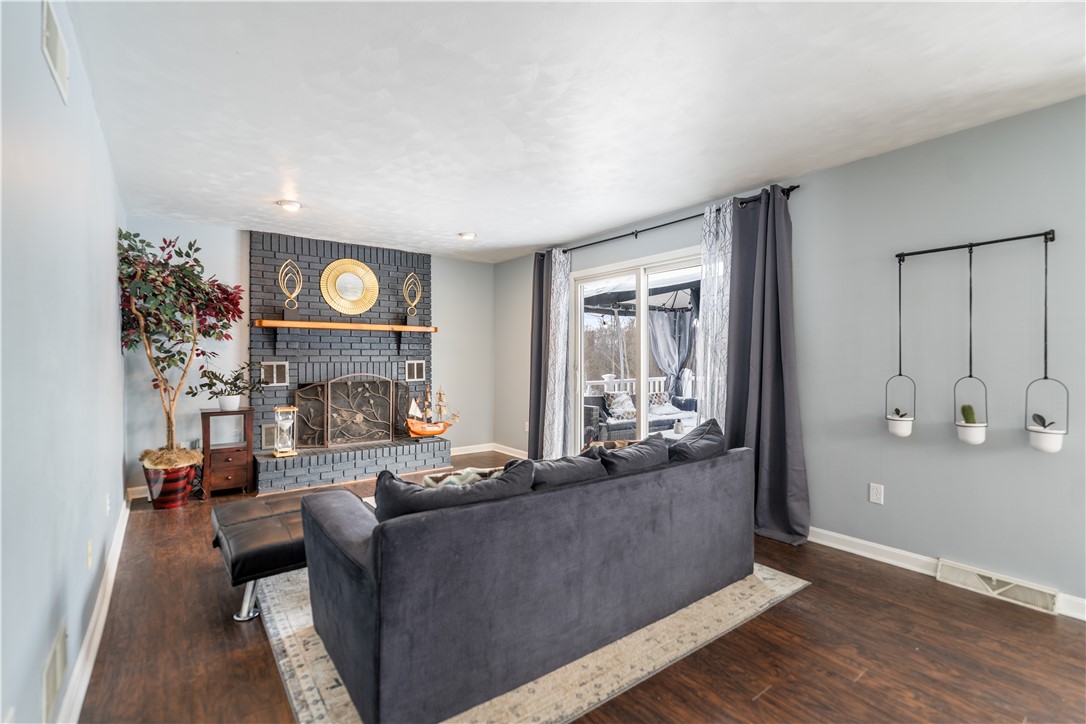 City Of Greensburg, Pennsylvania 15601, United States, 3 Bedrooms Bedrooms, ,4 BathroomsBathrooms,Residential,Contingent,2780