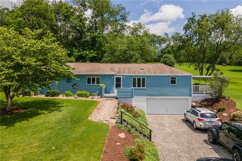 Homes For Sale - 8 Leasure Way Way<br/> Cecil, PA 15321