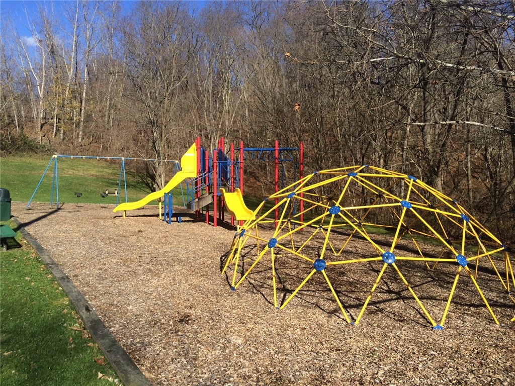 North Strabane, Pennsylvania 15317, United States, 2 Bedrooms Bedrooms, ,1 BathroomBathrooms,Residential,Contingent,12848