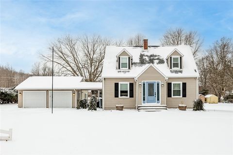 Photo of 399 Irishtown Rd, Grove City, PA 16127 (MLS # 1735632)
