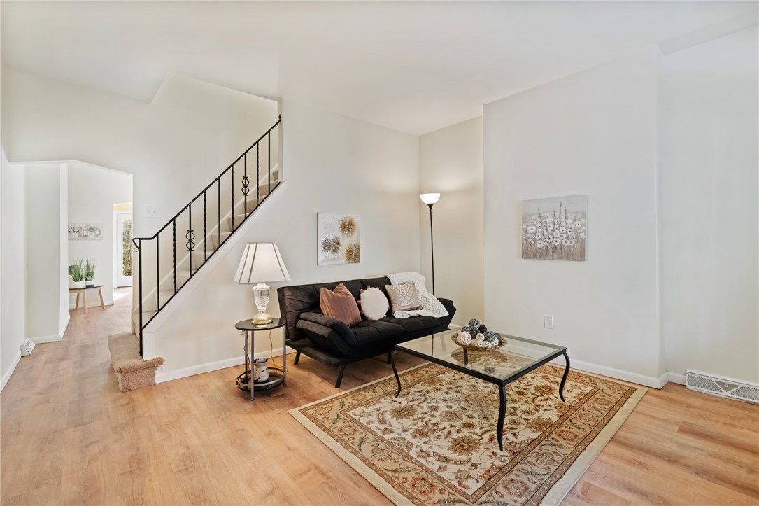 9 Edith Pl Pl, Oakland, Pennsylvania image 4