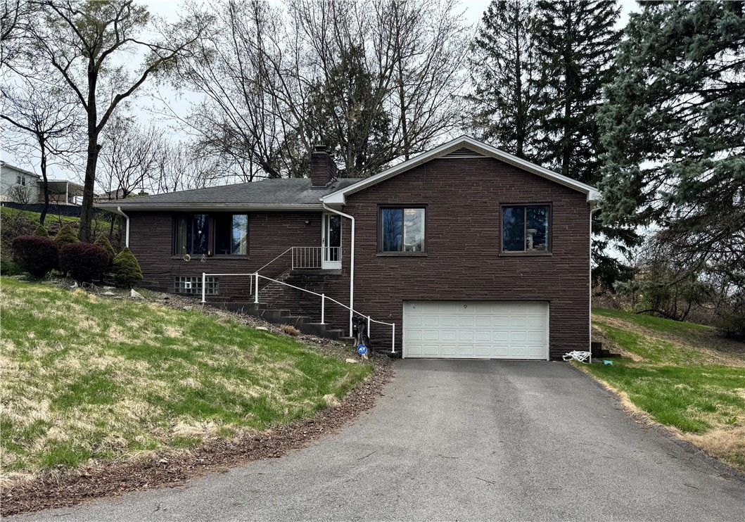 710 Glowood Dr Dr, Whitehall, Pennsylvania image 1