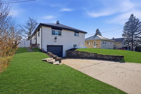 Photo of 2833 Oak St, Bethel Park, PA 15102 (MLS # 1745110)