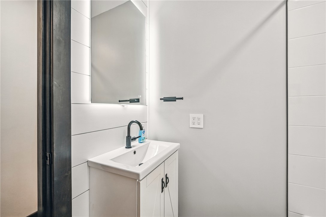 Pymatuning Twp, Pennsylvania 16154, United States, 3 Bedrooms Bedrooms, ,2 BathroomsBathrooms,Residential,Active,124656