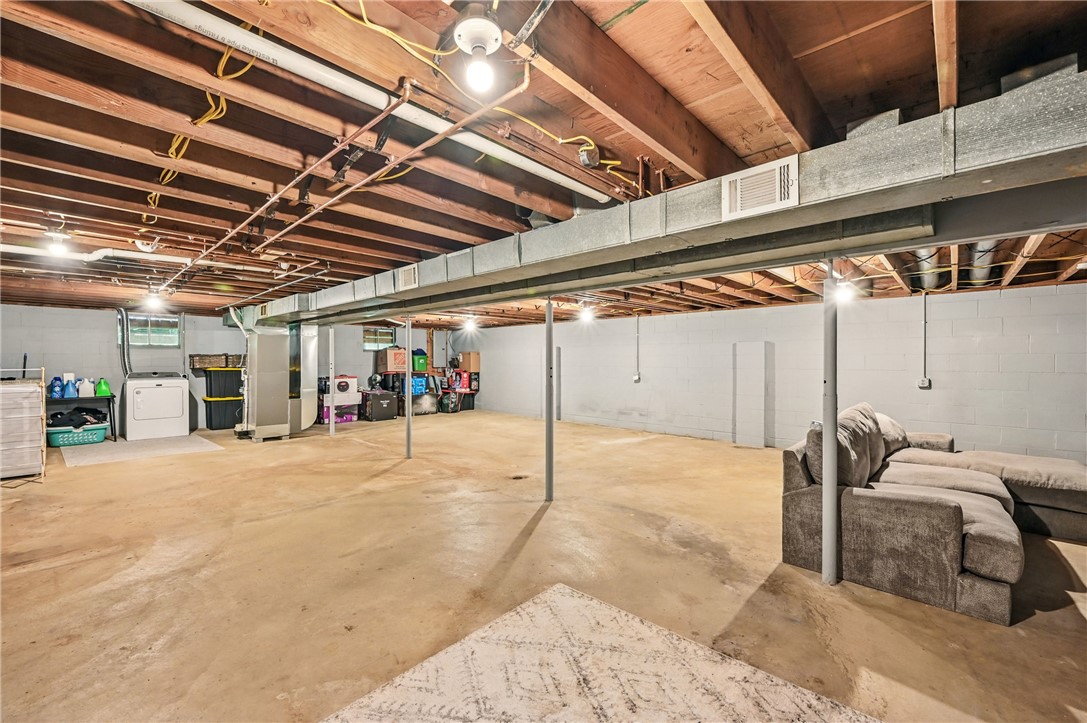 Pymatuning Twp, Pennsylvania 16154, United States, 3 Bedrooms Bedrooms, ,2 BathroomsBathrooms,Residential,Active,124656