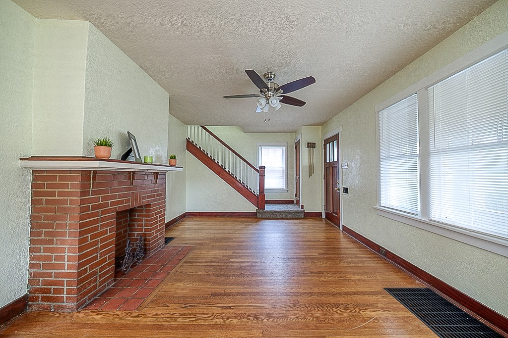 Mt Washington, Pennsylvania 15211, United States, 3 Bedrooms Bedrooms, ,2 BathroomsBathrooms,Residential,Pending,47725
