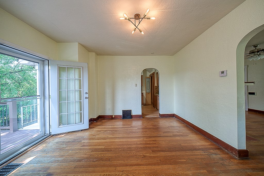 Mt Washington, Pennsylvania 15211, United States, 3 Bedrooms Bedrooms, ,2 BathroomsBathrooms,Residential,Pending,47725