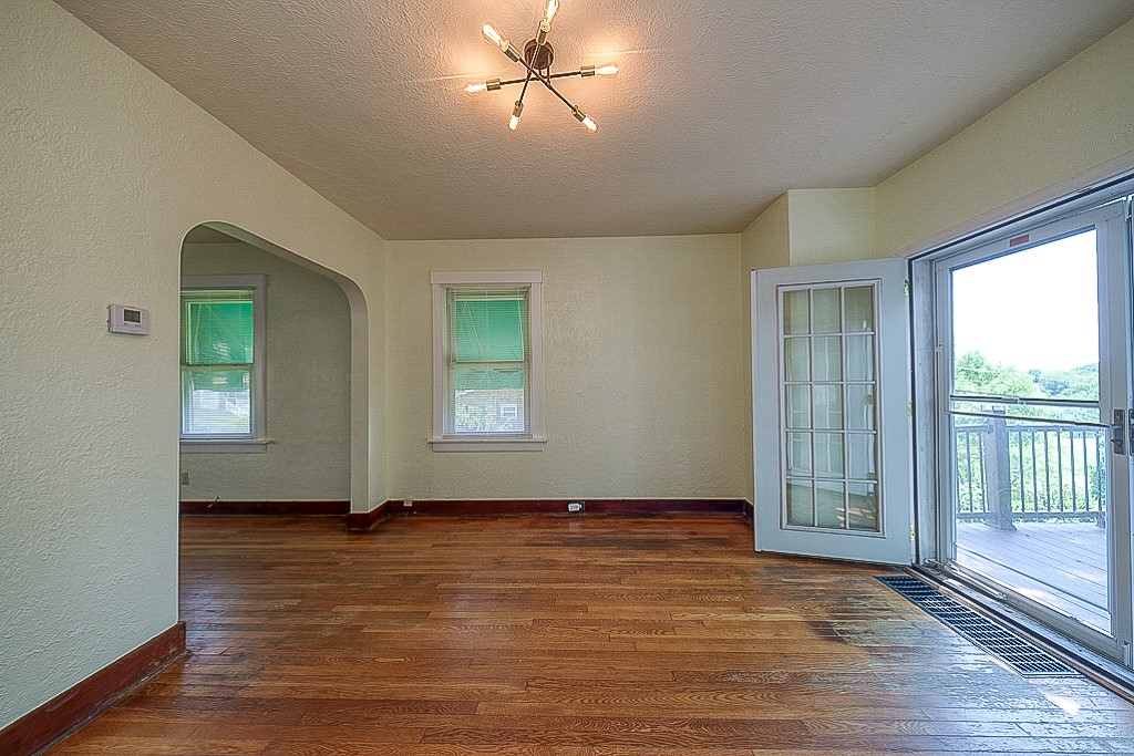 Mt Washington, Pennsylvania 15211, United States, 3 Bedrooms Bedrooms, ,2 BathroomsBathrooms,Residential,Pending,47725