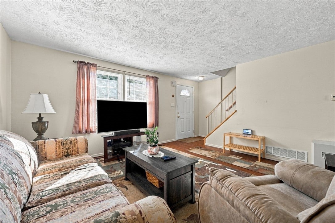 702 Countryside Dr