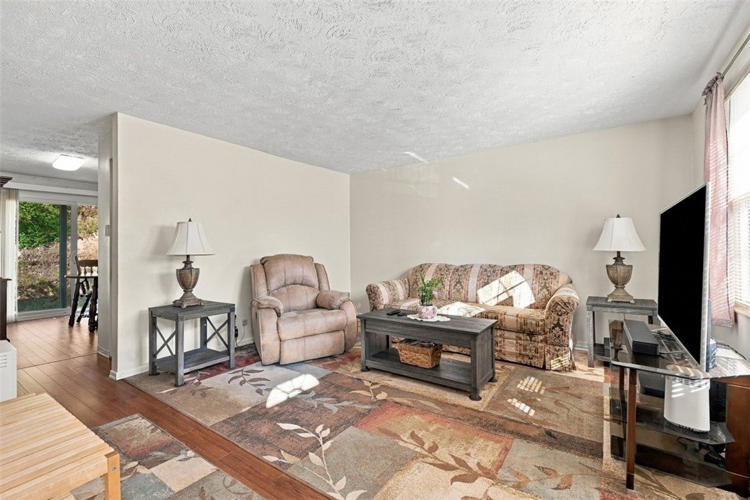 702 Countryside Dr