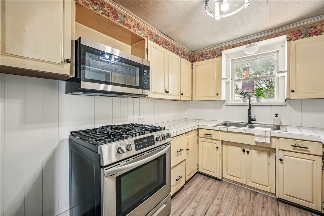 242 Lincoln St St, Sharon, Pennsylvania image 15