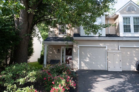 Townhouse For Sale - 255 Commons Drive<br/> Oakmont, PA 15139