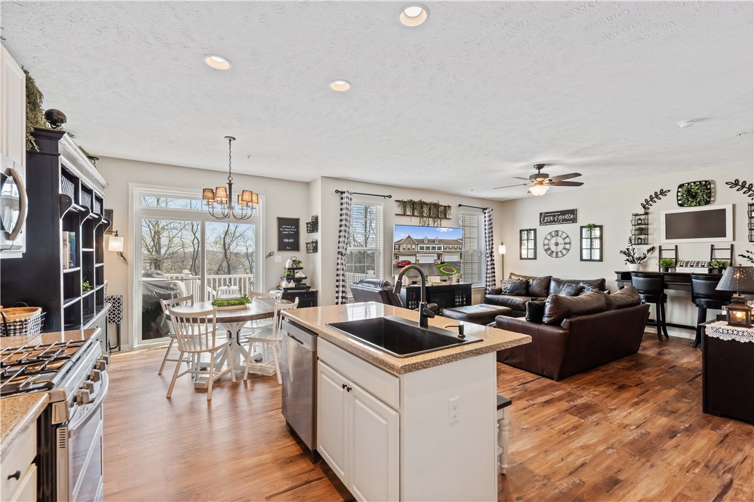 South Strabane, Pennsylvania 15301, United States, 3 Bedrooms Bedrooms, ,4 BathroomsBathrooms,Residential,Active,114967