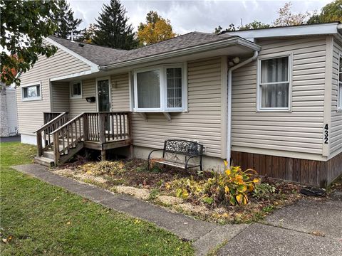 Photo of 432 Patt Dr, Farrell, PA 16121 (MLS # 1727226)
