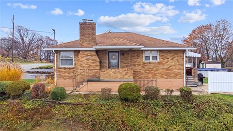 Photo of 1515 Oak St, Greensburg, PA 15601 (MLS # 1741137)