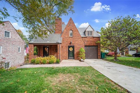 Photo of 463 Willow Dr, Pittsburgh, PA 15243 (MLS # 1741830)