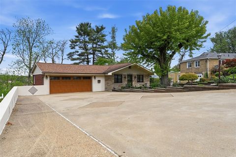 Photo of 226 Williamsburg Dr, Monroeville, PA 15146 (MLS # 1752650)