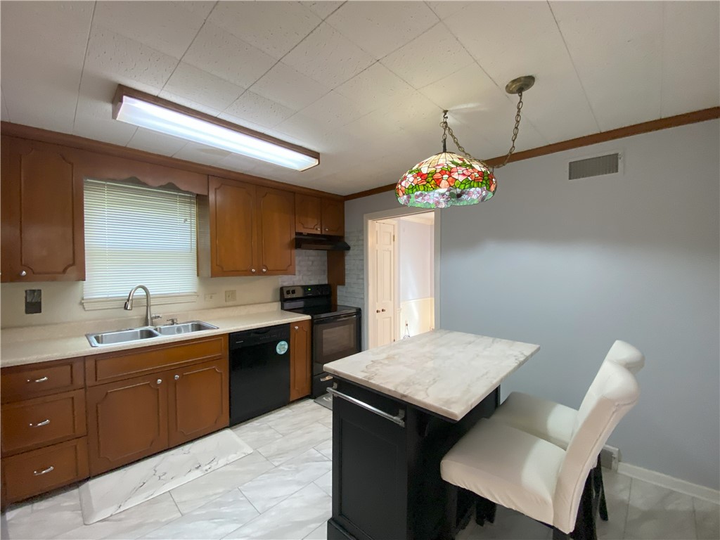 Churchill Boro, Pennsylvania 15235, United States, 4 Bedrooms Bedrooms, ,3 BathroomsBathrooms,Residential,Active,38739