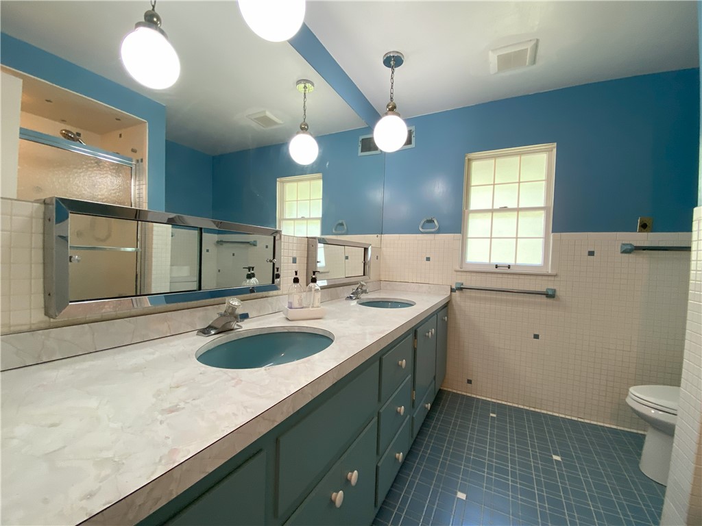 Churchill Boro, Pennsylvania 15235, United States, 4 Bedrooms Bedrooms, ,3 BathroomsBathrooms,Residential,Active,38739