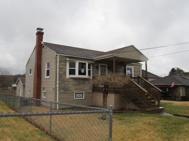 231 Sangston Avenue Ave, Masontown, Pennsylvania image 2