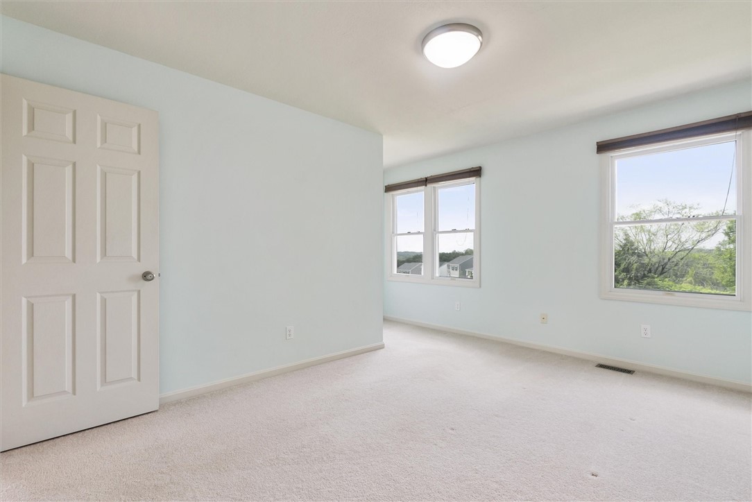 921 Bideford Dr, South Park, Pennsylvania image 32