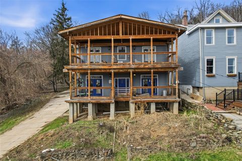 Photo of 524 W Jefferson St, Pittsburgh, PA 15212 (MLS # 1745999)