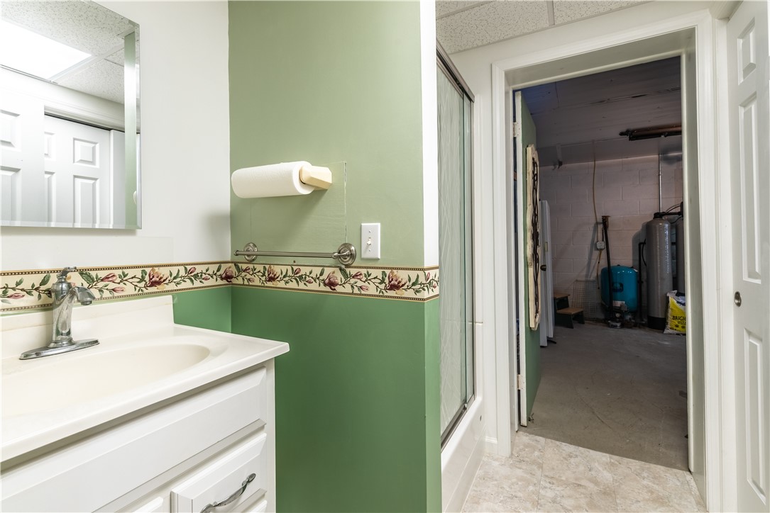 Slippery Rock Twp, Pennsylvania 16057, United States, 3 Bedrooms Bedrooms, ,3 BathroomsBathrooms,Residential,Contingent,194077