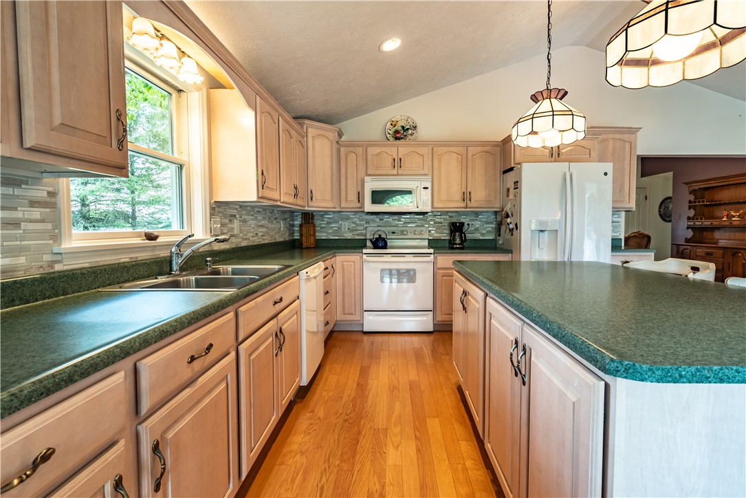 Slippery Rock Twp, Pennsylvania 16057, United States, 3 Bedrooms Bedrooms, ,3 BathroomsBathrooms,Residential,Contingent,194077