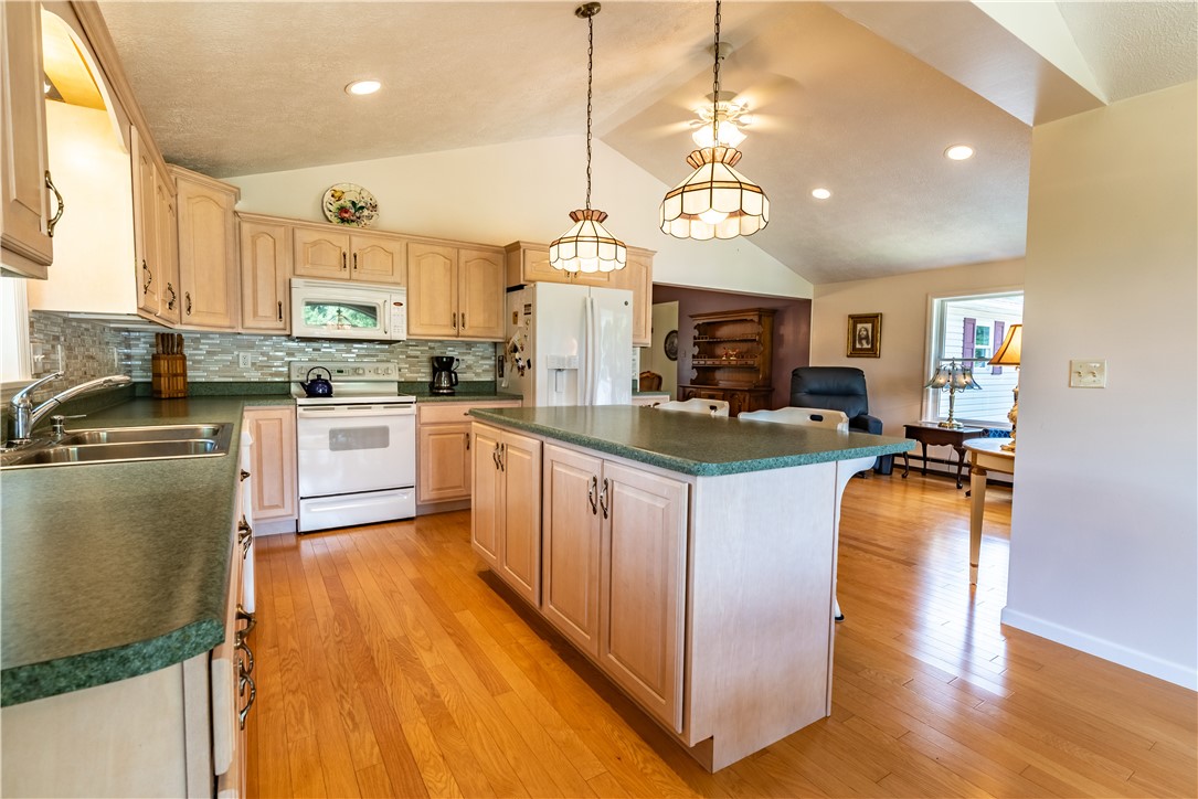 Slippery Rock Twp, Pennsylvania 16057, United States, 3 Bedrooms Bedrooms, ,3 BathroomsBathrooms,Residential,Contingent,194077