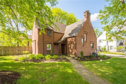 Photo of 601 Winfield St, Bridgeville, PA 15017 (MLS # 1752814)