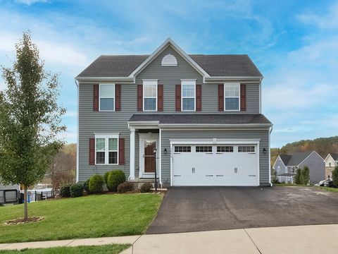 Photo of 2002 Bald Eagle Ct, Valencia, PA 16059 (MLS # 1726668)