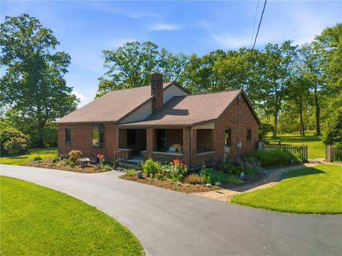 Photo of 650 Unionville Rd, Butler, PA 16001 (MLS # 1758267)