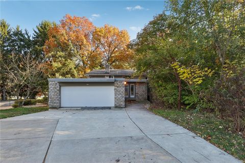 Photo of 600 Pat Haven Dr, Pittsburgh, PA 15243 (MLS # 1727713)