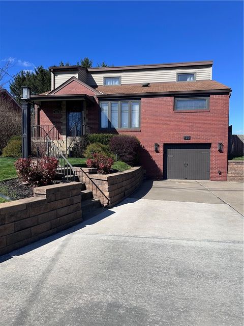 Photo of 435 Salvini Dr, Pittsburgh, PA 15243 (MLS # 1745897)