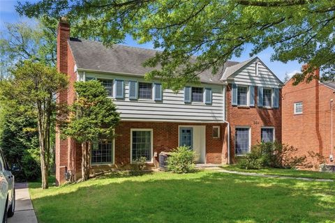 Photo of 334 Jefferson Dr, Pittsburgh, PA 15228 (MLS # 1752062)