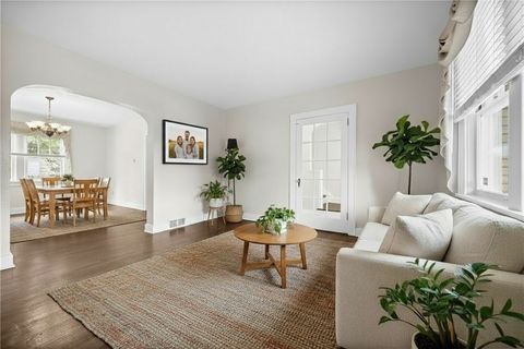 Photo of 616 Rossmore Ave, Pittsburgh, PA 15226 (MLS # 1725178)